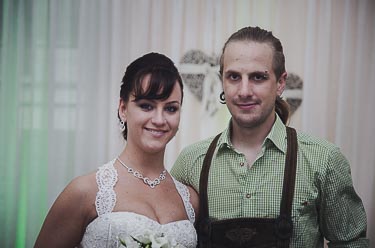 Braut mit Cousin in bayerischer Tracht