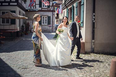 Hochzeitspar mit Trauzeugin in Haslach